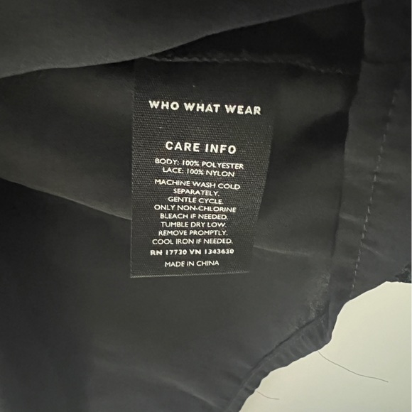 NWT Who what wear sizeL made in China 
Black long sleeve w/ lace sleeve detail - Picture 16 of 16